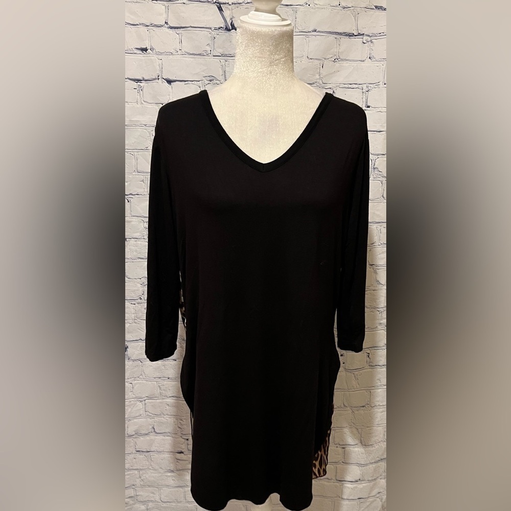 Cha-Cha Vente Half Black Half Animal Print Long Tunic Top Size Large